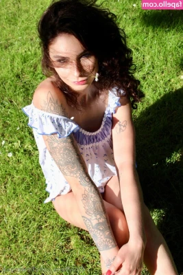 flowerava - 😏 Imagine you walk into a room. and there I am playing with my