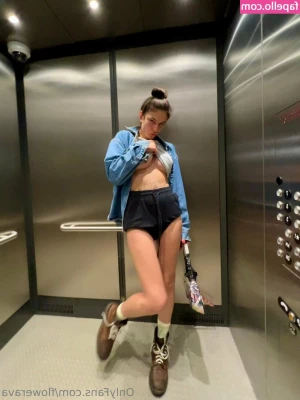 flowerava - How much of a slut I am. How wet I am and moaning at how good it feels