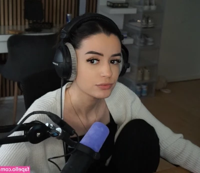 NoraExplorer - If you speak pussy you'll hear her calling for you 🥵🙈