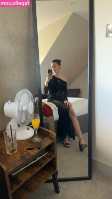 NoraExplorer - this ass pic was too hot for you losers  all you deserve is pixels