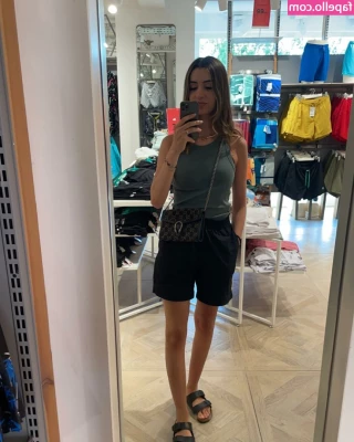 NoraExplorer - would u pin me against the wall and fuck me? 😍