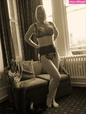 Mrs S Stockings [ mrs-s-stockings ] - Sent you something in your messages 😏
