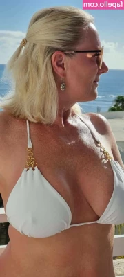 Mrs S Stockings [ mrs-s-stockings ] - I m deadass hot  amp  horny