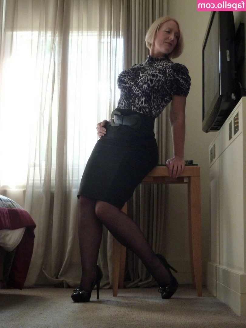 Mrs S Stockings [ mrs-s-stockings ] - Ooooozing machismo
