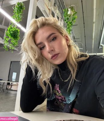 Courtney Miller [ courtney-miller ] - Check your DM 🥵🥵🥵🥵