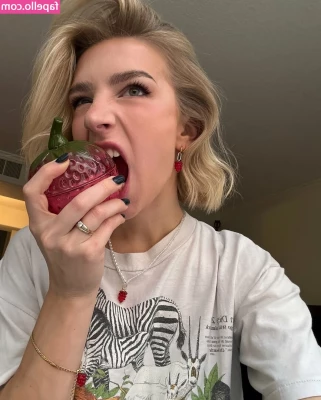 Courtney Miller [ courtney-miller ] - If you like what you see give it a like darling, also remember to