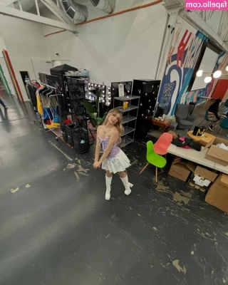 Courtney Miller [ courtney-miller ] - I met and hung out today with... well, you know who 🤫 We had a