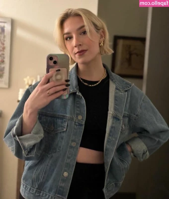 Courtney Miller [ courtney-miller ] - whats your favorite color?