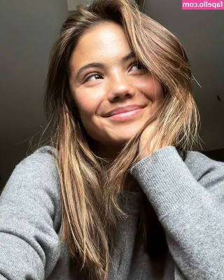 Emma Raducanu [ emma-raducanu ] - Heading out for coffee & croissants 🥐 ☕️ 🇫🇷