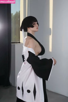 JyuSan - Lass dich von einer geilen MILF verführen  Ich liege mit roten
