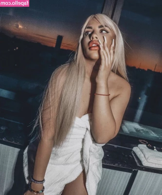 Deeanaofficial - Who have footfetish