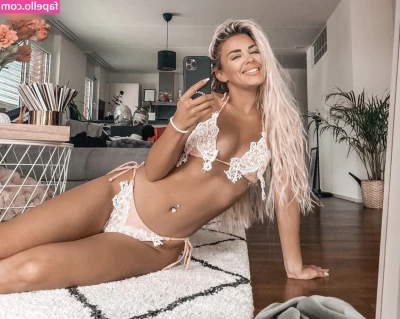 Deeanaofficial - Part 1 Naked and getting covered with Treat Sauce x0x0x0x