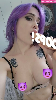 itsjinxxxie - Pink hair, yay or nay?