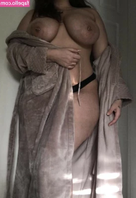 Katie Cummings [ katie-cummings ] - Do you like my big ass in this micro swimsuit? 🍑