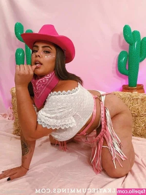 Katie Cummings [ katie-cummings ] - I’m so Horny. What y’all doing?