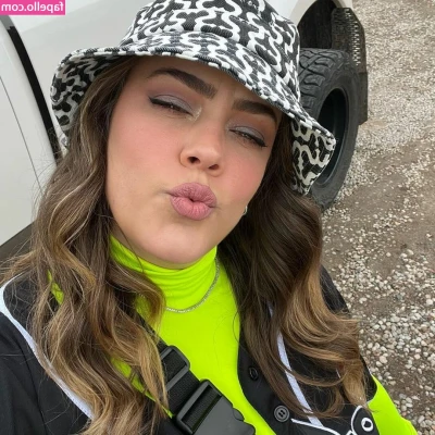 Katie Cummings [ katie-cummings ] - Just wrapped up a one-on-one video session 🥰 which I always have a
