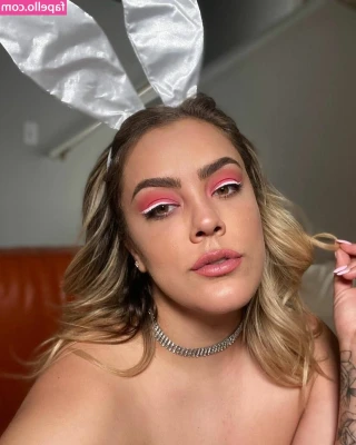 Katie Cummings [ katie-cummings ] - I now have the best toy, a copy of 🍆 @vicats