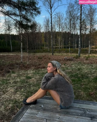 Lotta Emilie Stichler [ lotta-emilie-stichler ] - Shall I put some dirty thoughts in that head of yours