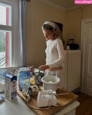 Lotta Emilie Stichler [ lotta-emilie-stichler ] - In honor of my recent maid sets I just sent all my maid cosplay pics
