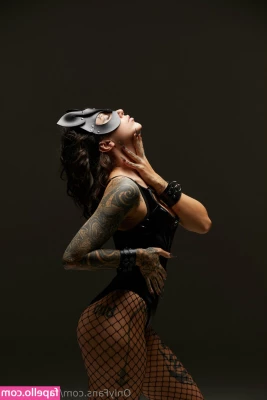 _Mistress_Bri [ mistress-bri ] - How do my big boobs look tonight