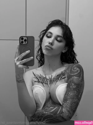 _Mistress_Bri [ mistress-bri ] - A little wardrobe malfunction for Titty Tuesday!!  All new sets
