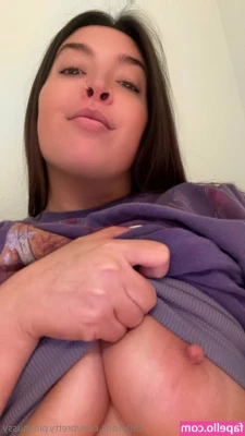 pretty.pinkpussy [ pretty-pinkpussy ] - Gotta love a good Sideboob baby