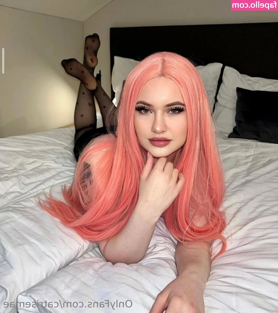 catrisemae - Skirts with no panties >>
