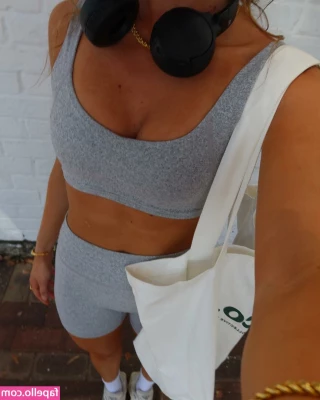 Georgia Harris [ georgia-harris ] - come back to bed baby  work can wait