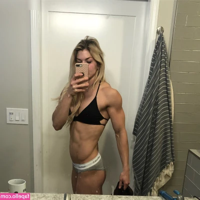 Brooke Ence [ brooke-ence ] - Frisky and risky in the public restroom 🙈