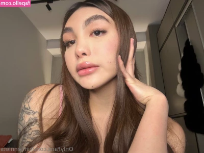 kimjenniets - Come and serve your mistress, I want a foot massage and a glass of