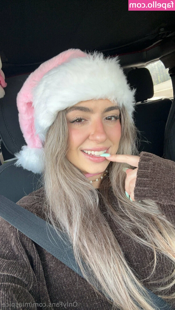 miaspice - You wish it was you huh😉  Want the full video? Message me for