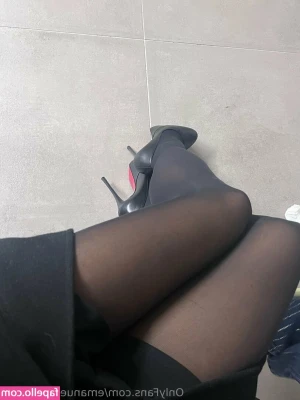 Emanuela Botto [ emanuela-botto ] - Tengo muchas ganas de correrme hoy... Quien me ayuda? 😈 DM para