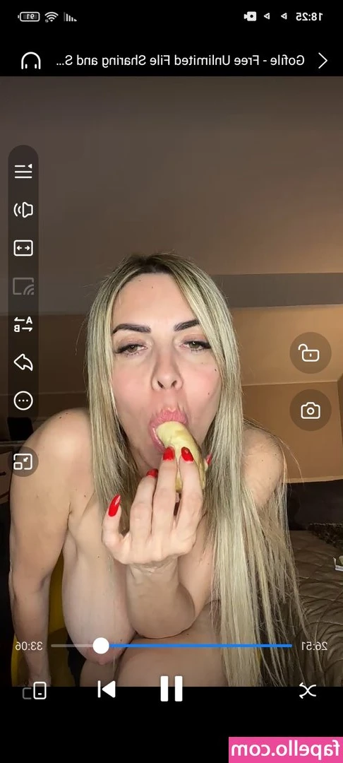 Emanuela Botto [ emanuela-botto ] - I heard Santa’s coming soon 😏