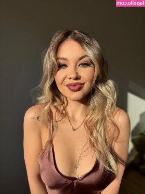 abby_chase [ abby-chase ] - I want someone to stretch my fat ass out