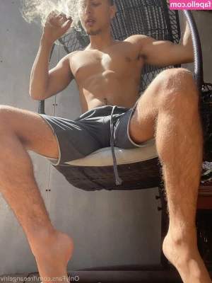 freeangelriv - Nipple tease :)