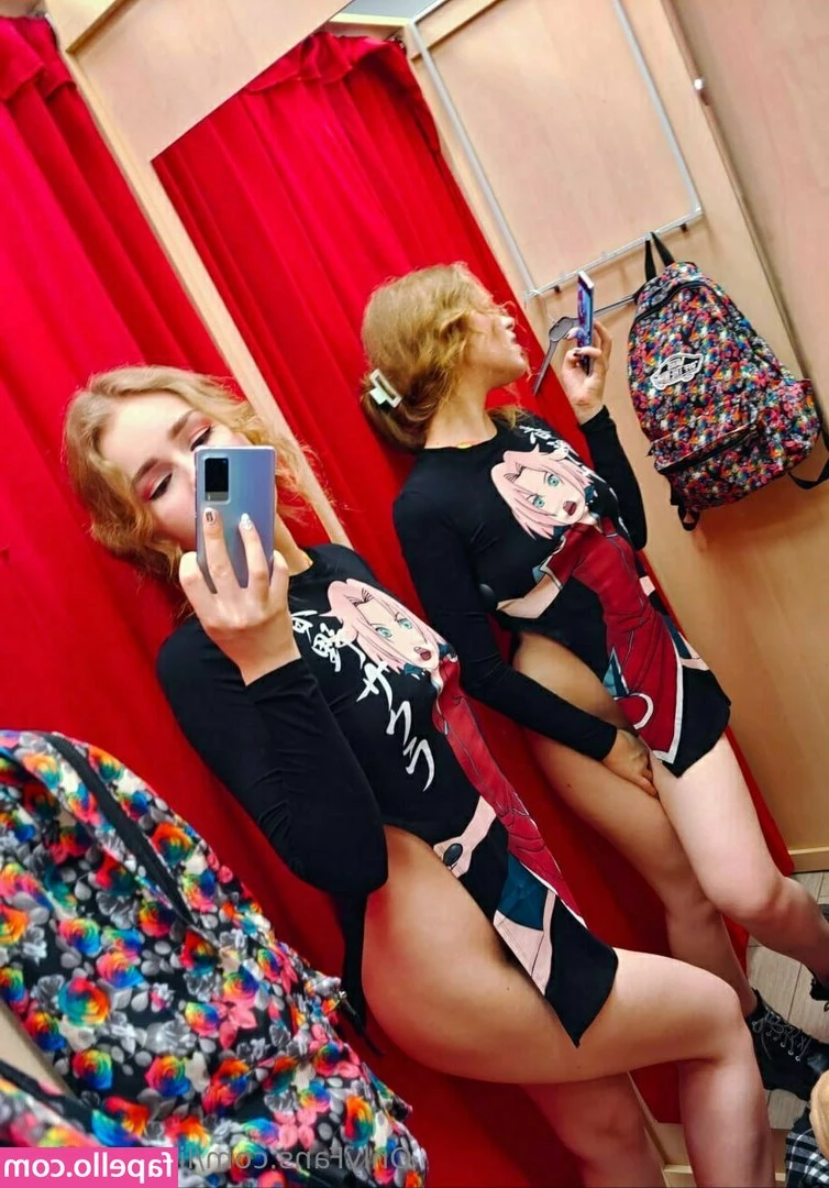 lilroxxxyfree - Is there something you'd like to eat? 😋