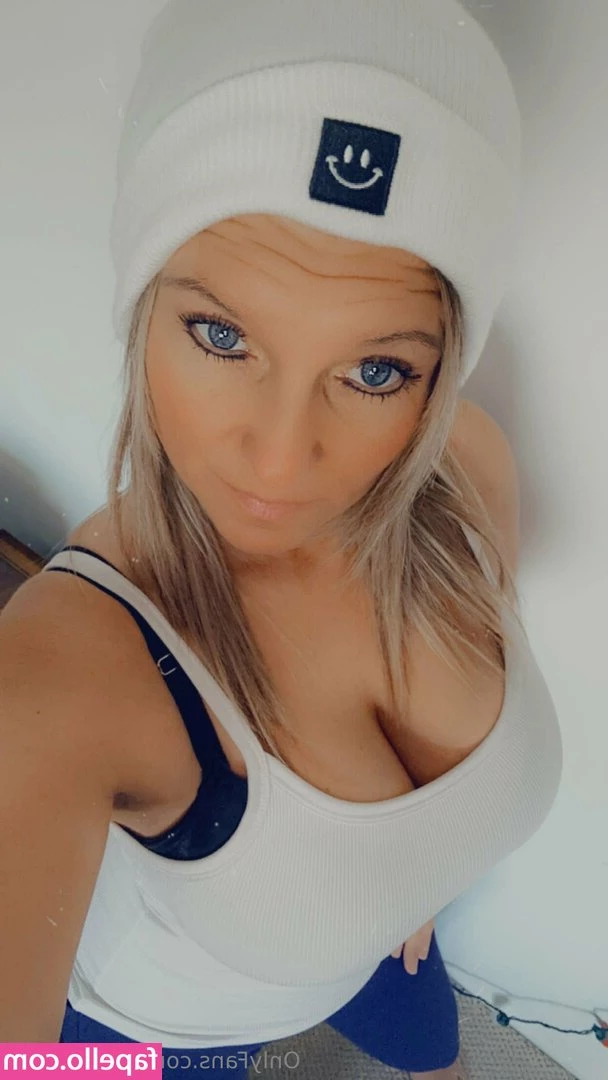 yourwildjessica - Imagine rubbing your cock between my tits 💦👅