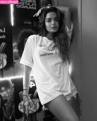 Camila Mayrink [ camila-mayrink ] - The boyfriend came home a little needy today  while I was busy