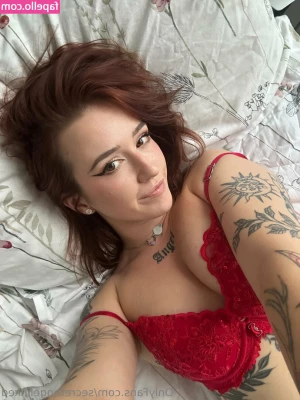 secretangelinked - Little lady in red