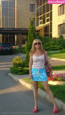 mature_aunt [ mature-aunt ] - Distracted by you Daddy while working from home