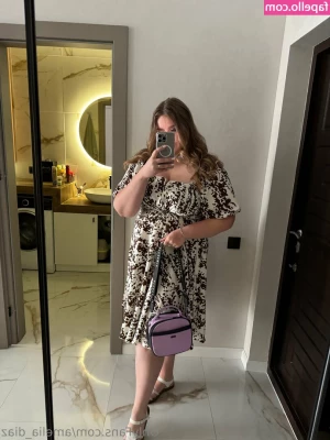 amelia_diaz [ amelia-diaz ] - Comfy  cozy  and waiting for you