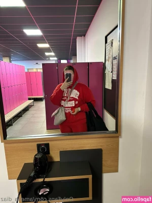 amelia_diaz [ amelia-diaz ] - My first ever topping (flip fuck) video with a guy!! Sending the full