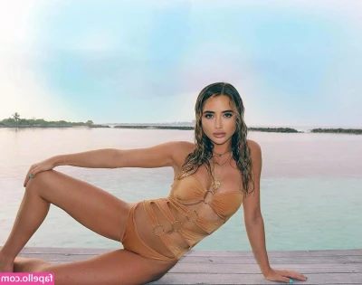 Georgia Harrison [ georgia-harrison ] - Dopo la doccia crema gambe piedini  Vorresti aiutarmi a spalmare