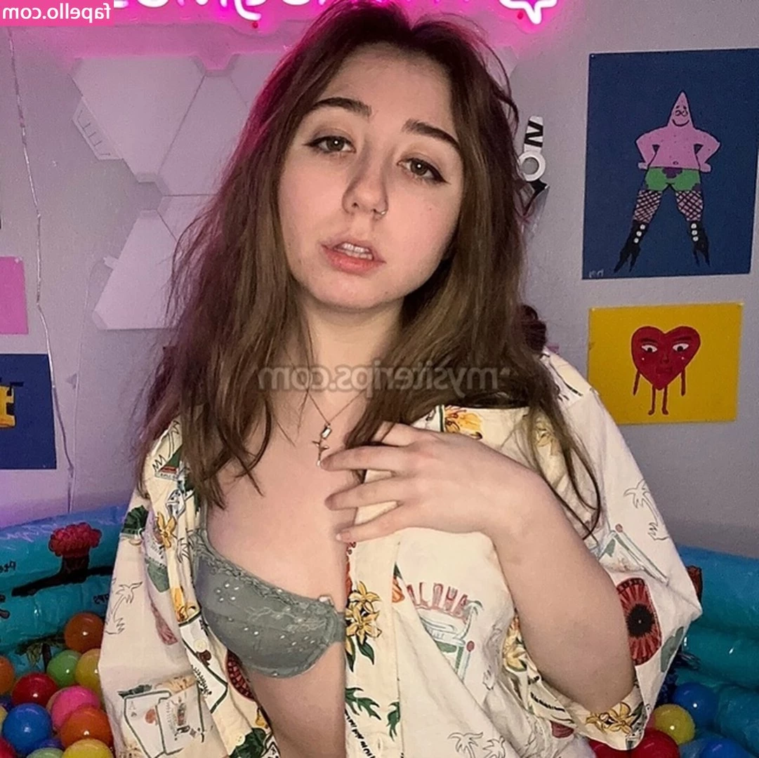 thekaymaster00 - Just lounging around lazy days and smooth legs