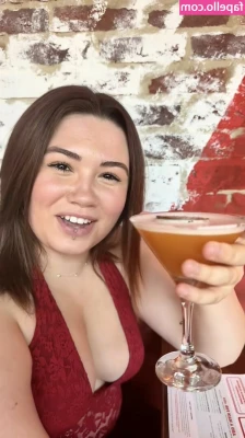 Nicole Dyer [ nicole-dyer ] - I’ll be doing a LIVE show on Friday 7/9 at 7pm pst!!! Make sure to