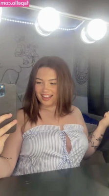 Nicole Dyer [ nicole-dyer ] - 😍😍😍 Little party never kiled nobody 😛😛😛