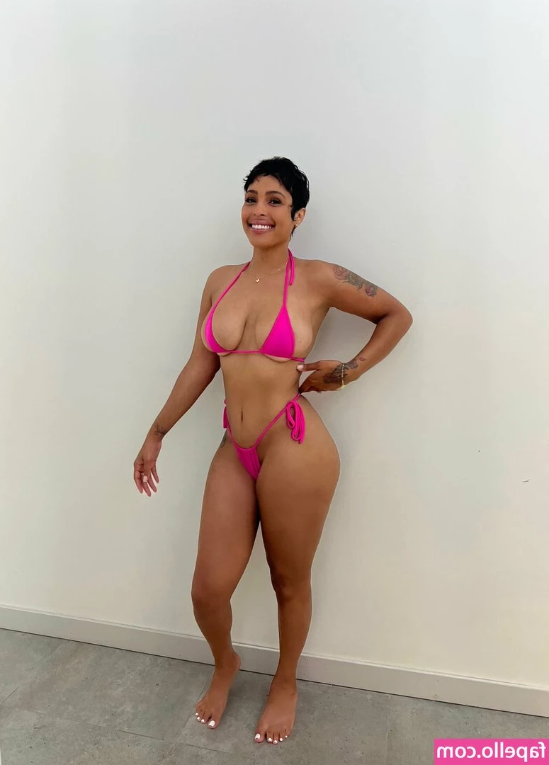 Jasmine Grenaway [ jasmine-grenaway ] - Mm I m feeling really horny  should I take this g string off and play