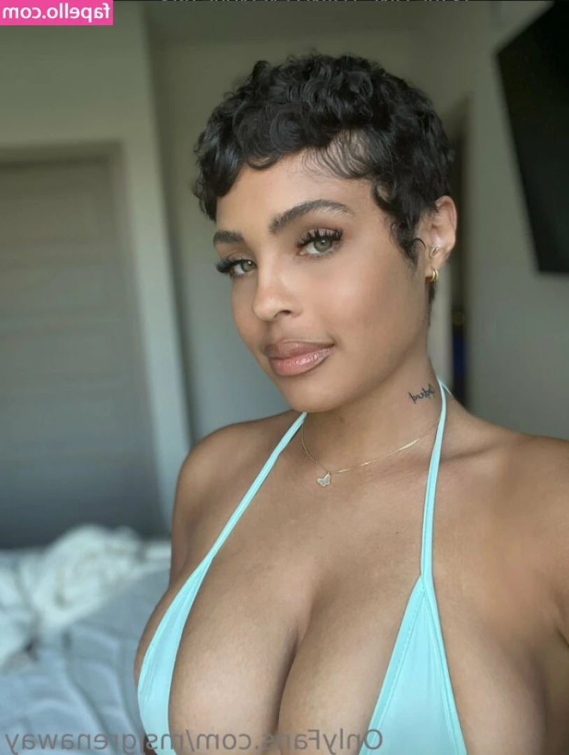 Jasmine Grenaway [ jasmine-grenaway ] - Taking calls and Skype !!!!