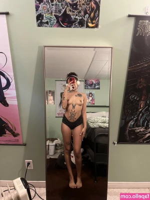 wh0rekag3 - Want a peek under the towel