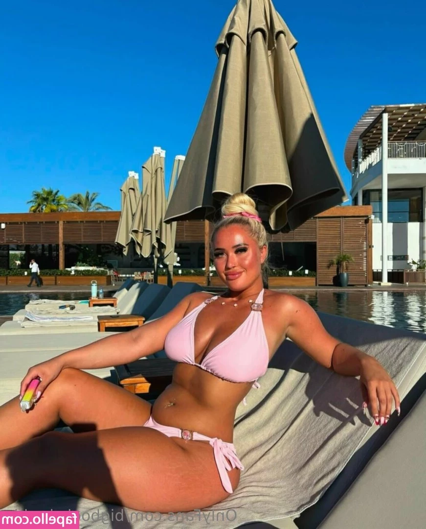 Bigboobzbarbie - Would you push them too the side ? Or tear them off me 🤤💕?